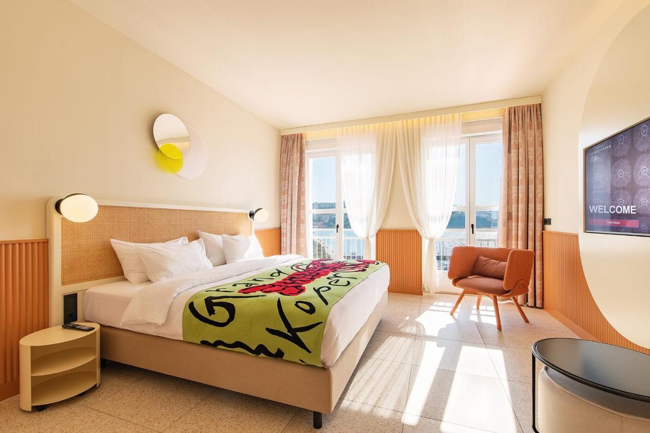 Hotel Grand Koper Bagian luar foto