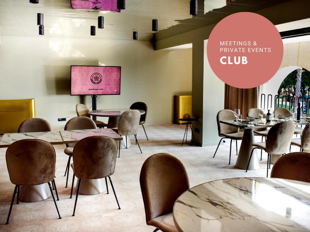 Hotel Grand Koper Bagian luar foto