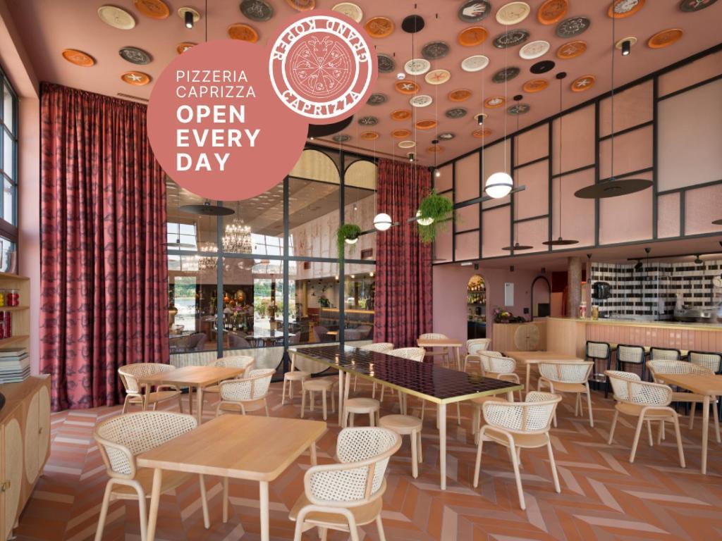 Hotel Grand Koper Bagian luar foto