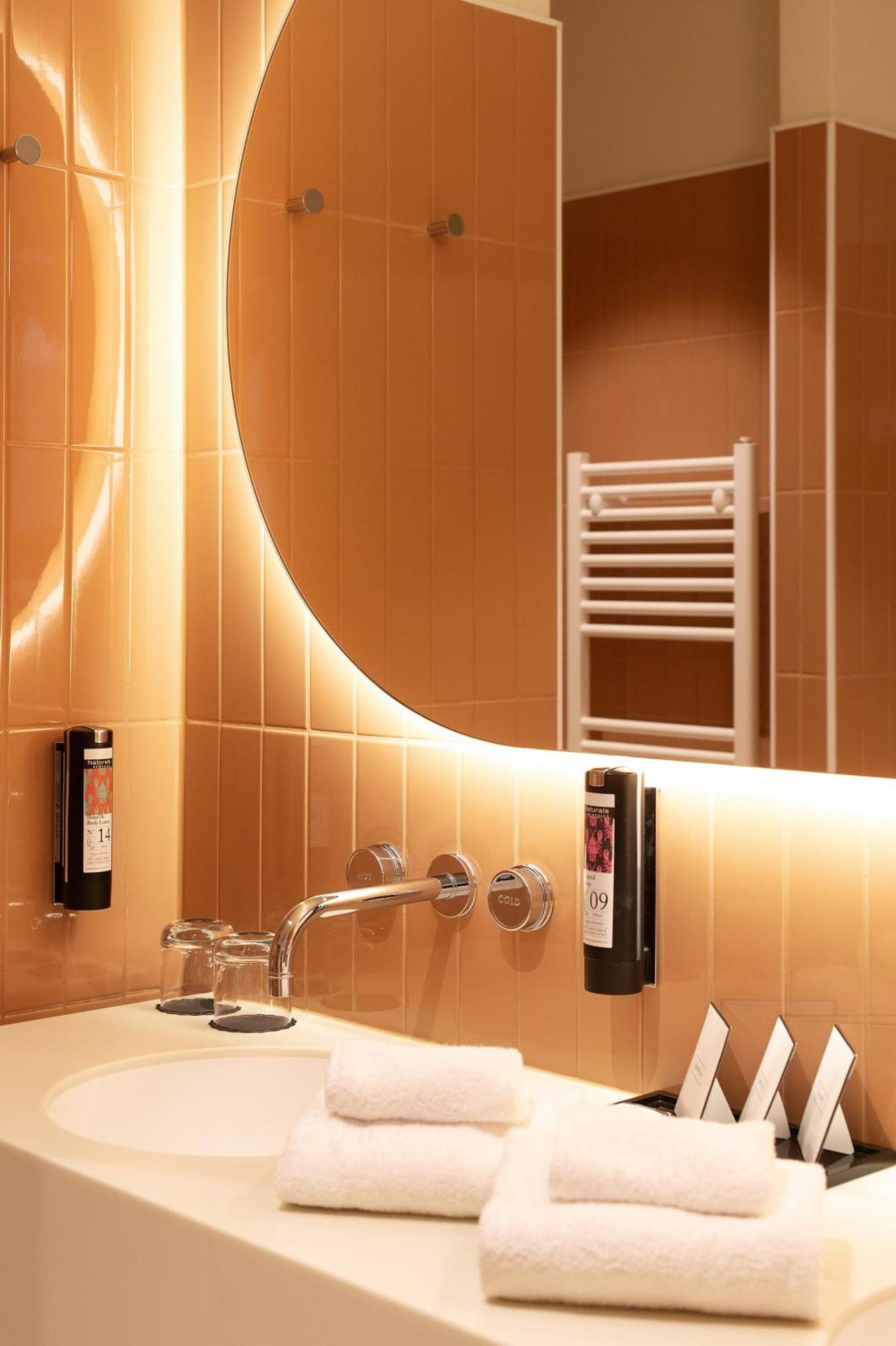 Hotel Grand Koper Bagian luar foto