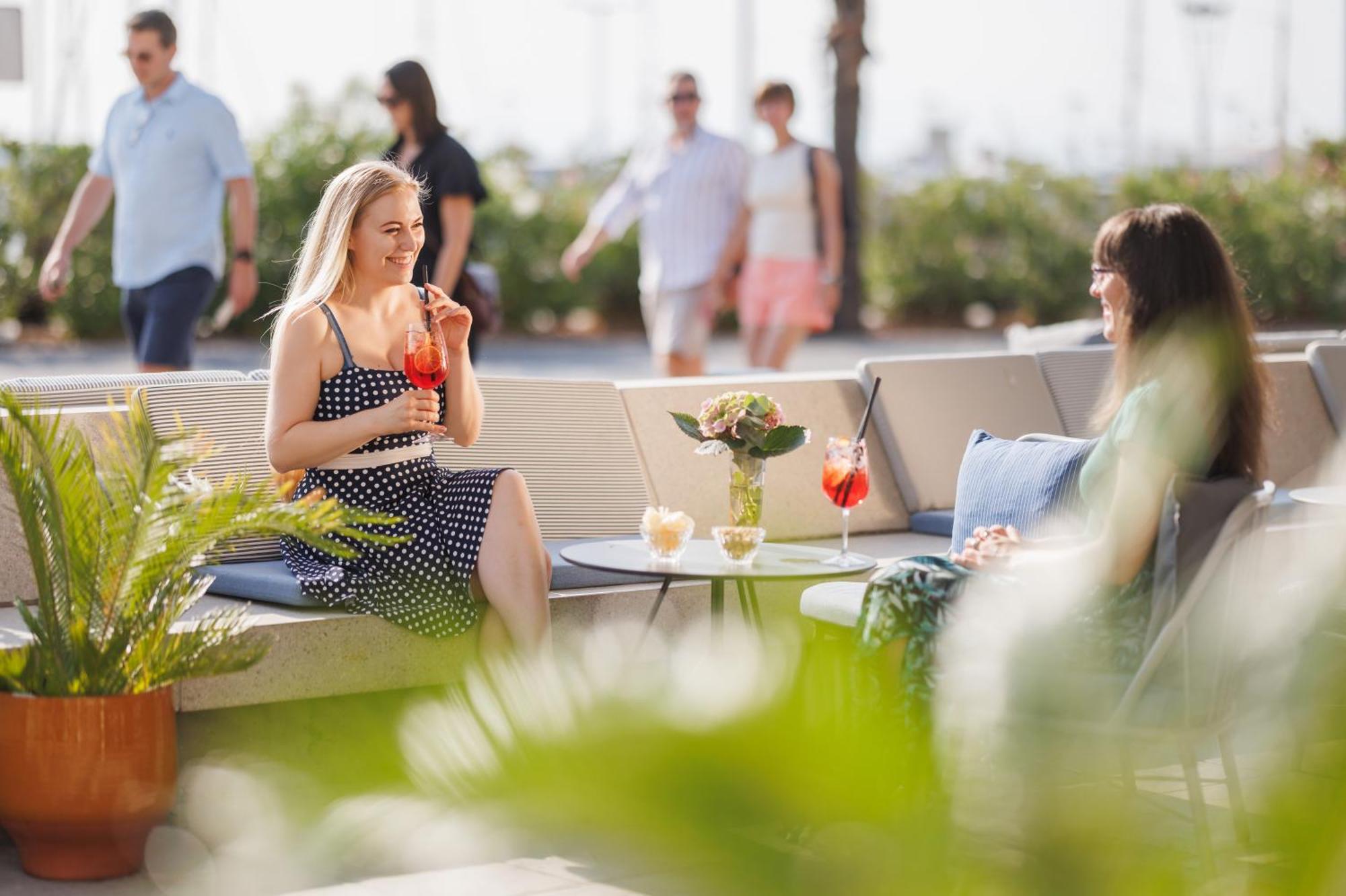 Hotel Grand Koper Bagian luar foto
