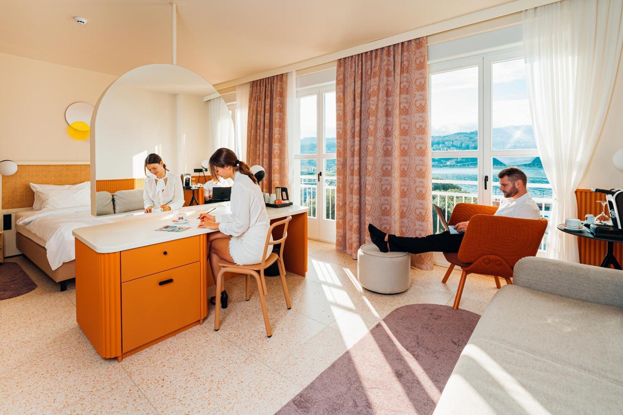 Hotel Grand Koper Bagian luar foto