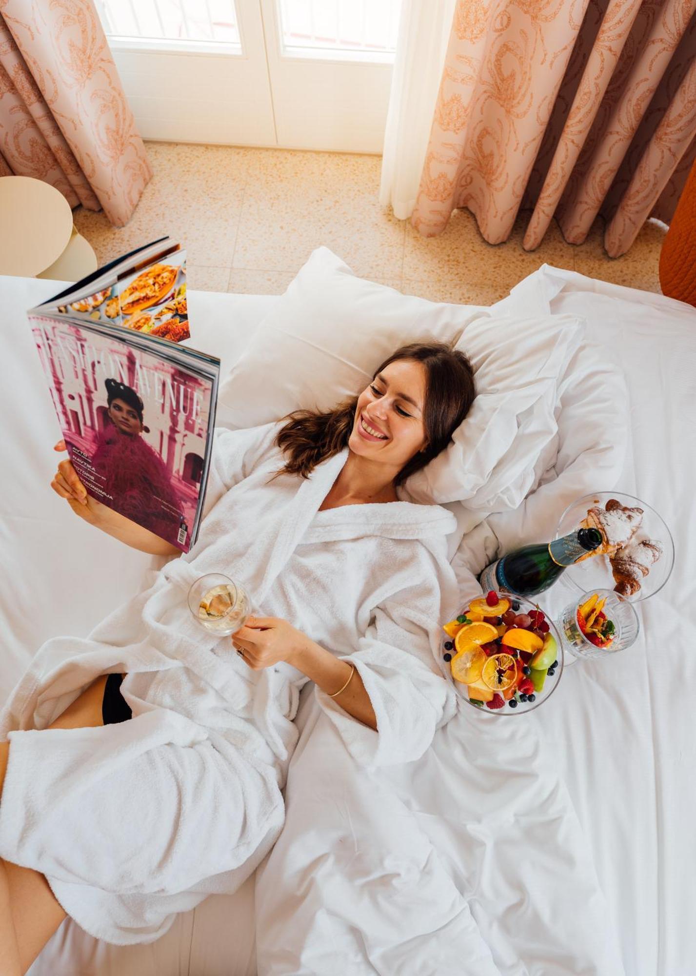 Hotel Grand Koper Bagian luar foto