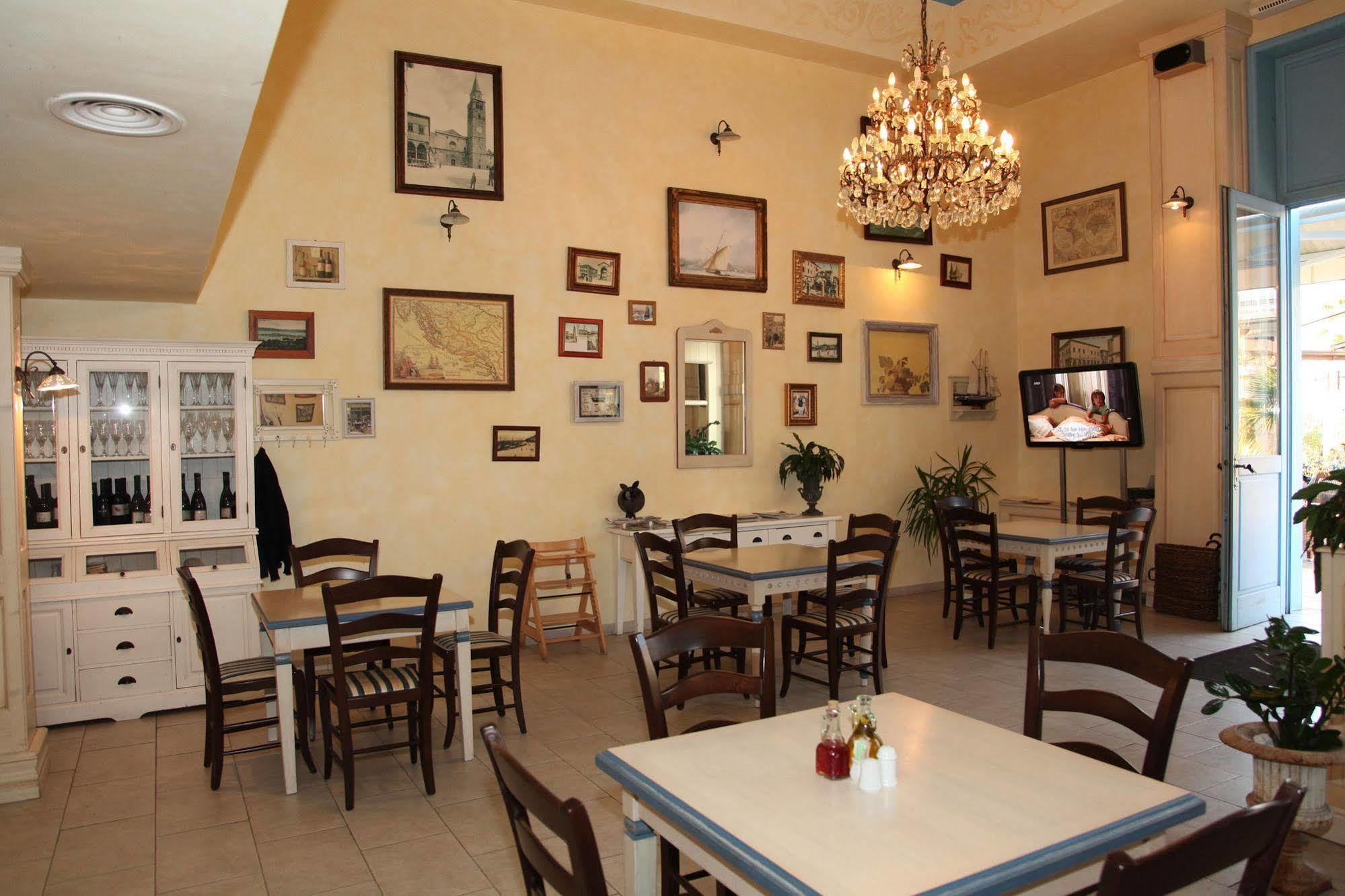 Hotel Grand Koper Bagian luar foto