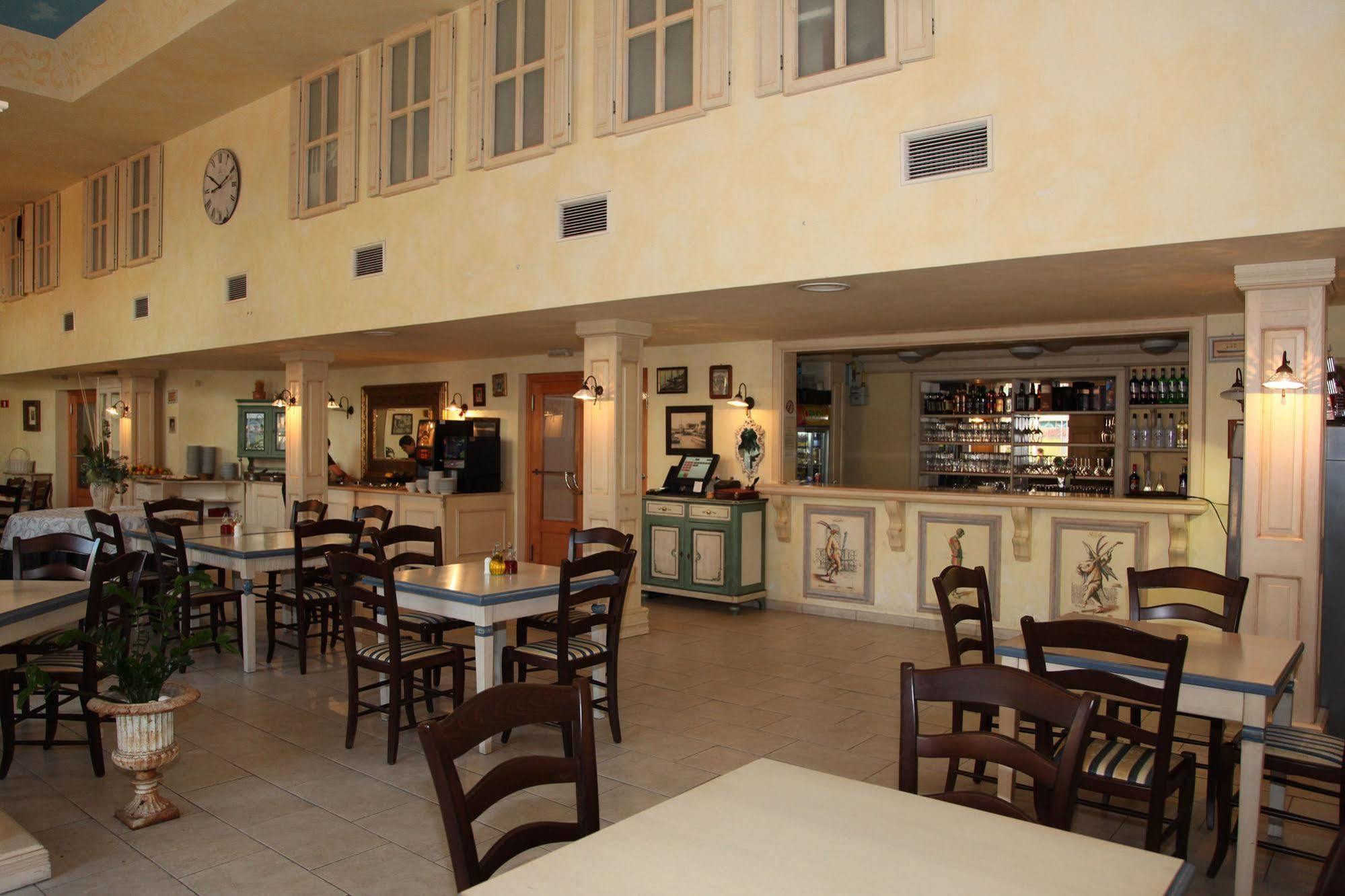 Hotel Grand Koper Bagian luar foto