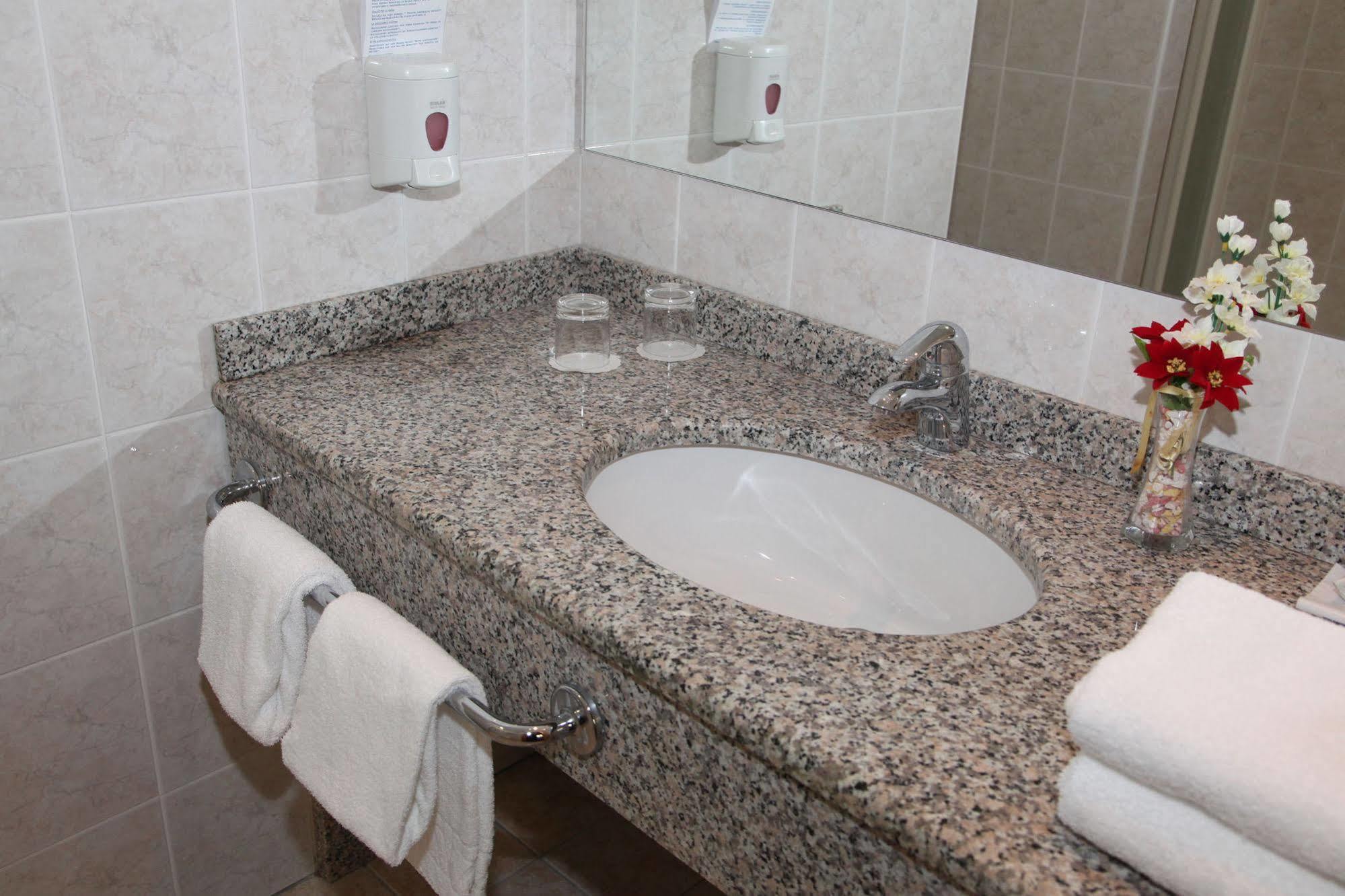 Hotel Grand Koper Bagian luar foto
