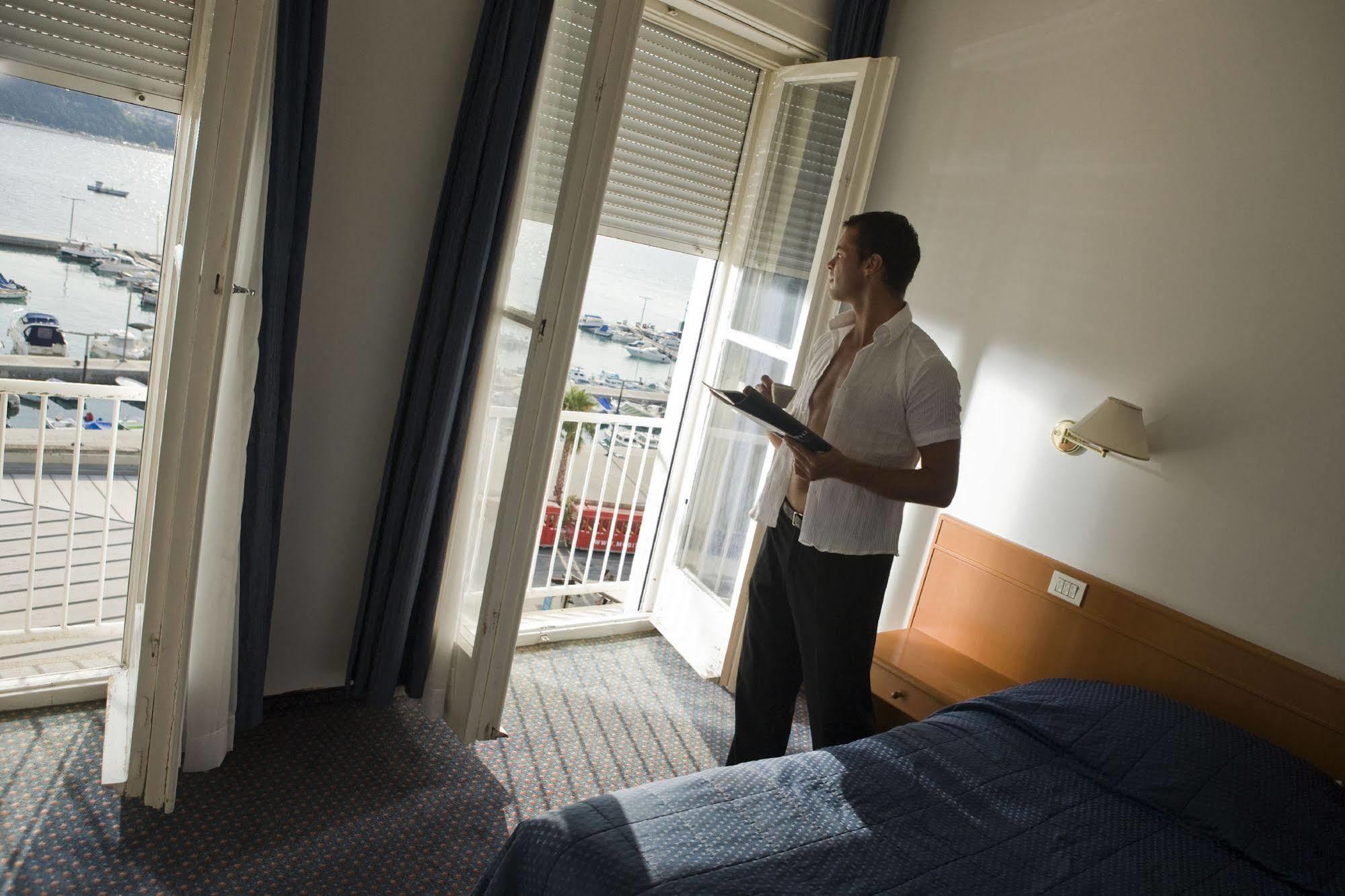 Hotel Grand Koper Bagian luar foto