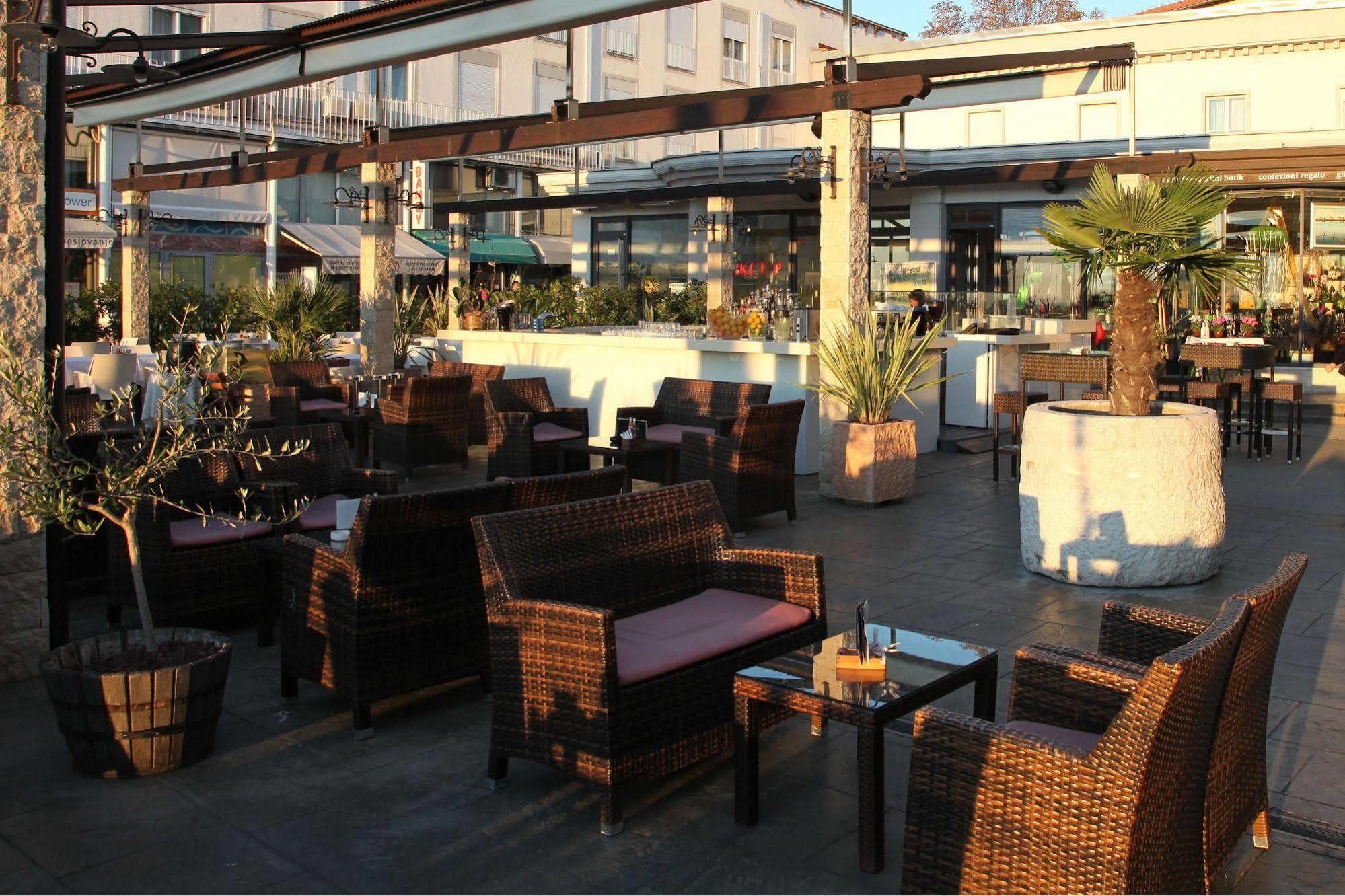 Hotel Grand Koper Bagian luar foto